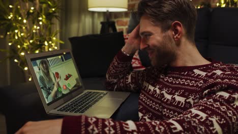 Virtual-date-with-girlfriend-during-the-Christmas